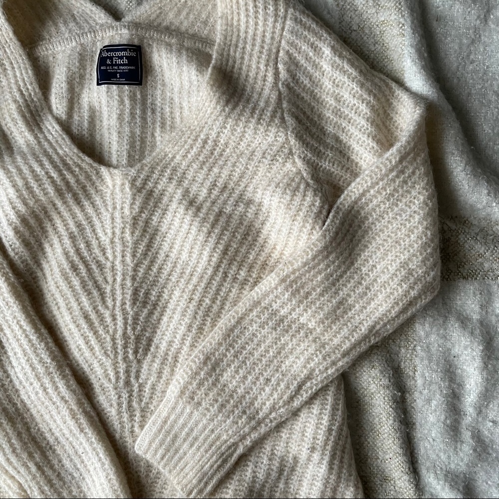 Abercrombie women’s cream tunic sweater